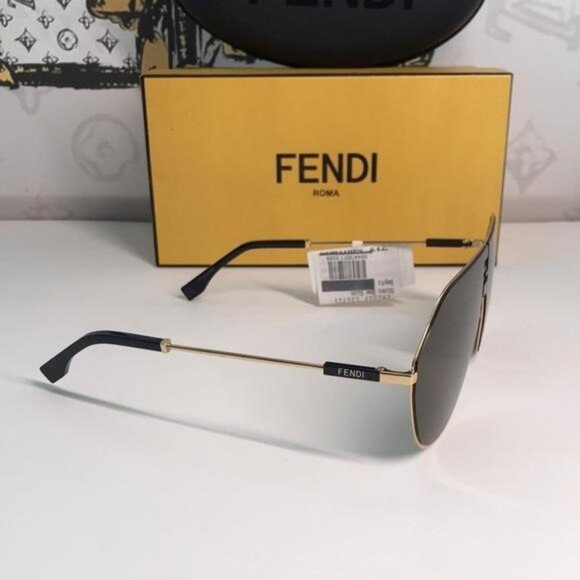 NEW Fendi FE40080U 30E Aviator Sunglasses – Gold / Brown 65mm – 100% Authentic - Picture 9 of 11